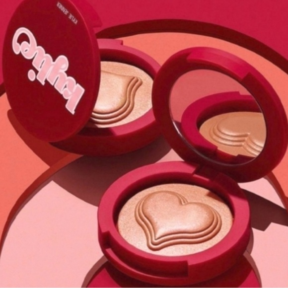 Kylie Cosmetics Other - Kylie Cosmetics Dream About Me Heart Bronzer Highlighter Palette NIB